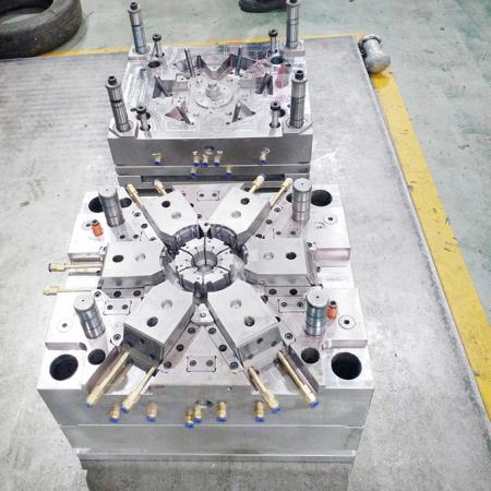 Plastic parts injection molding